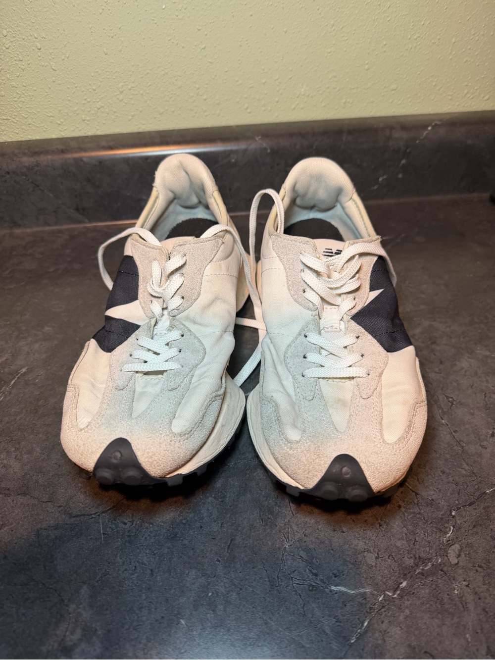 New Balance 327 Moonbeam cream/ Black Womens 8/ mens 6.5 Low-Top Sneakers